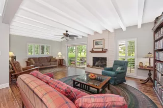 Photo #3: 226059804 Listing 