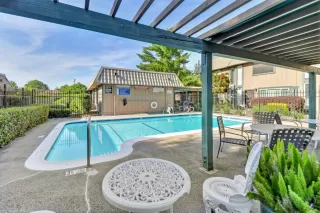 Photo #1: 226059991 Listing