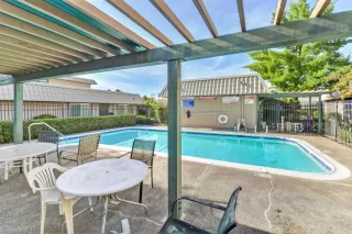 Photo #2: 226059991 Listing