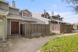 Photo #2: 226060178 Listing 
