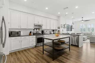 Photo #6: 226060209 Listing