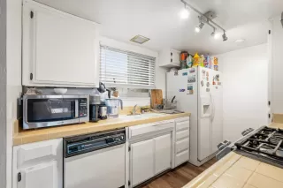 Photo #3: 226060796 Listing 