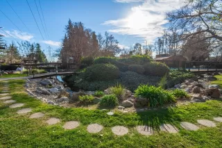 Photo #4: 226060807 Listing