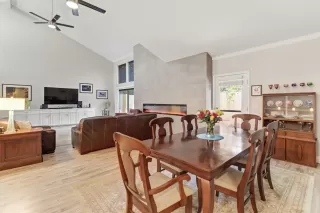 Photo #6: 226061276 Listing 