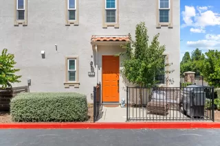 Photo #3: 226061292 Listing