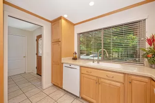 Photo #4: 226061637 Listing