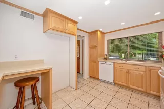Photo #6: 226061637 Listing
