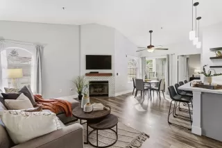 Photo #5: 226062000 Listing