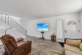 Photo #4: 226062391 Listing