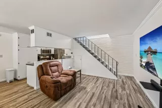 Photo #5: 226062391 Listing