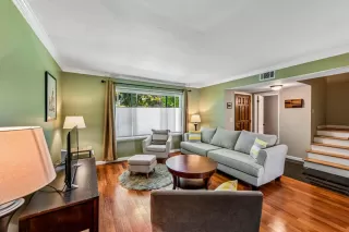 Photo #4: 226062945 Listing