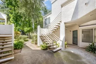 Photo #2: 226063205 Listing