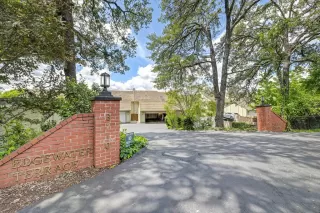 Photo #4: 226063263 Listing
