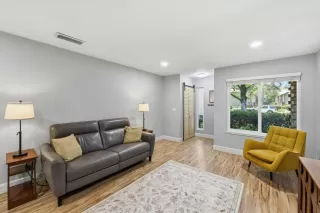 Photo #4: 226064355 Listing