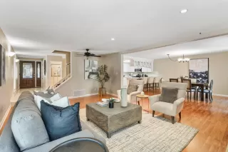 Photo #2: 226065170 Listing