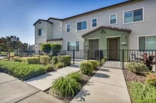 Photo #2: 226067306 Listing