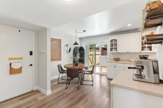 Photo #4: 226067492 Listing