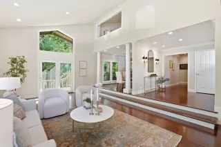 Photo #1: 226067541 Listing