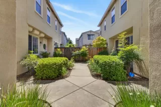 Photo #2: 226067826 Listing