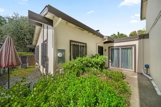 Photo #6: 226068157 Listing