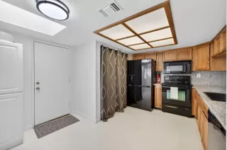 Photo #4: 226068161 Listing