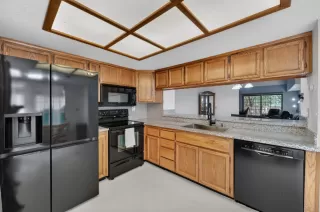 Photo #5: 226068161 Listing
