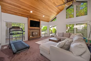 Photo #2: 226068627 Listing 