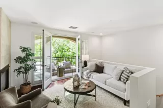 Photo #4: 226068970 Listing