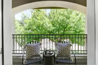 Photo #5: 226068970 Listing