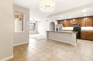 Photo #3: 226069017 Listing