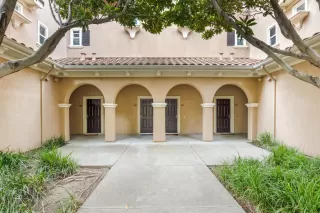 Photo #2: 226069028 Listing