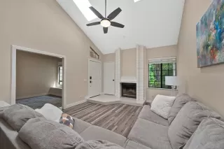Photo #4: 226069410 Listing