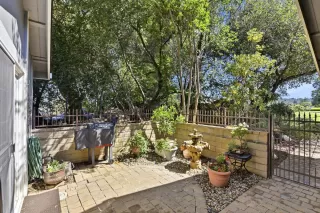 Photo #3: 226069822 Listing
