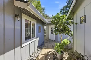 Photo #5: 226069822 Listing