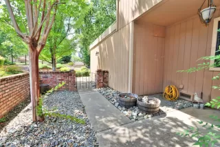 Photo #2: 226069983 Listing