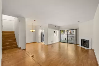 Photo #3: 226070830 Listing