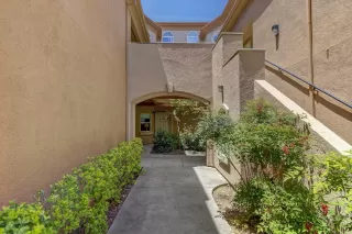 Photo #2: 226070933 Listing 
