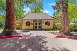 Photo #2: 226071094 Listing 