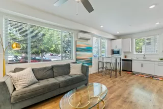 Photo #3: 226071127 Listing 