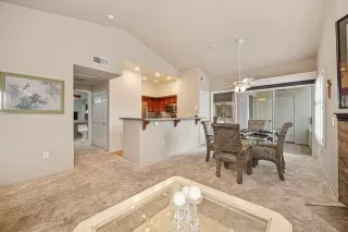 Photo #4: 226073041 Listing