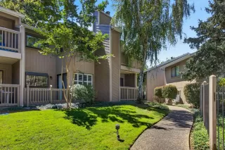 Browse active condo listings in OAK POINTE