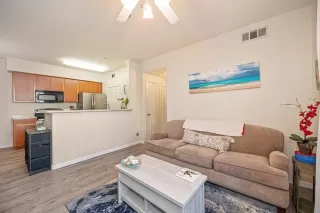 Photo #4: 226073305 Listing