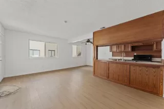 Photo #2: 226073422 Listing