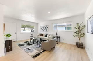 Photo #2: 226073544 Listing
