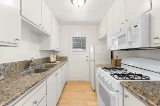 Photo #4: 226073544 Listing