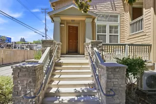 Photo #4: 226074089 Listing