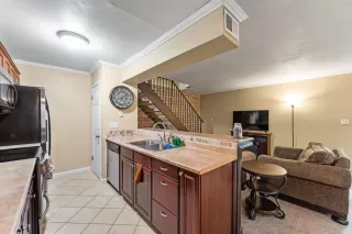 Photo #4: 226074195 Listing