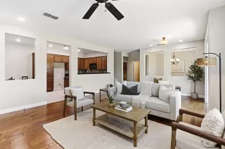 Photo #4: 226074813 Listing