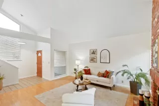 Photo #4: 226075343 Listing
