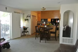 Photo #3: 226075351 Listing